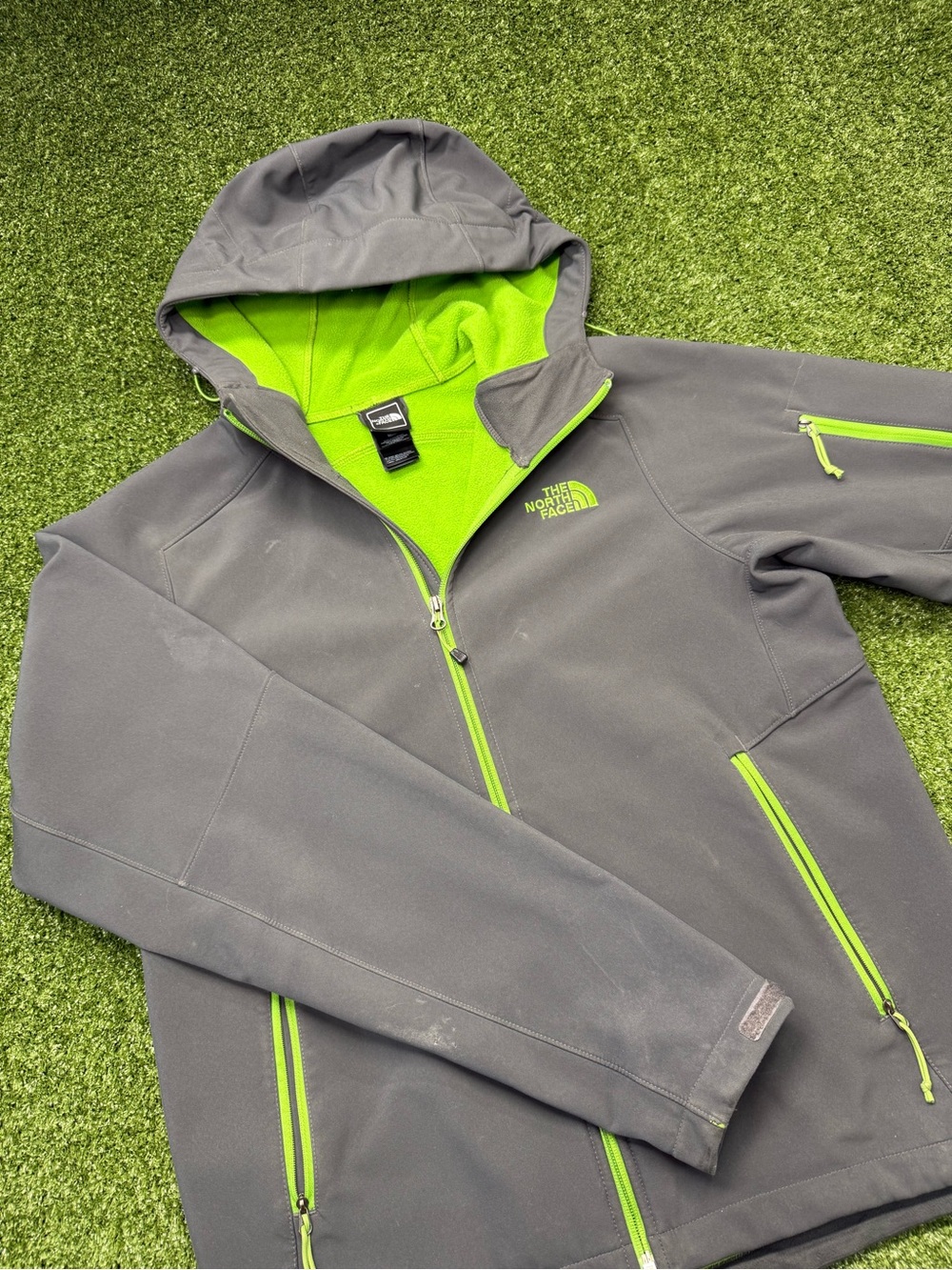 The North Face Men's Grey Lime Green Trim Softshell Jacket Hooded Windbreaker M